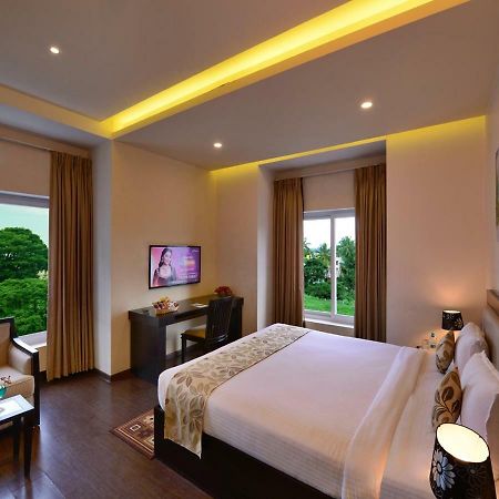 Green View Clarks Inn, Shimoga Exterior foto