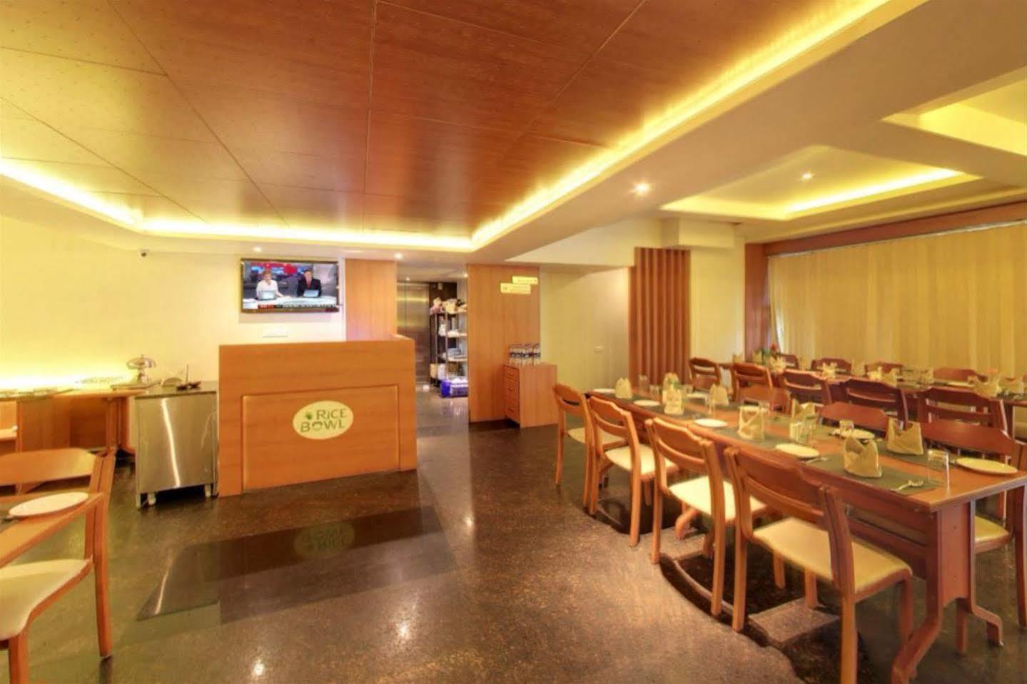 Green View Clarks Inn, Shimoga Exterior foto