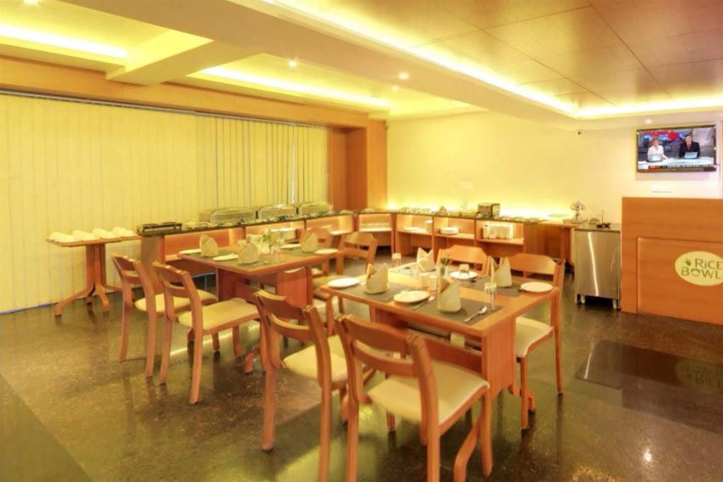 Green View Clarks Inn, Shimoga Exterior foto