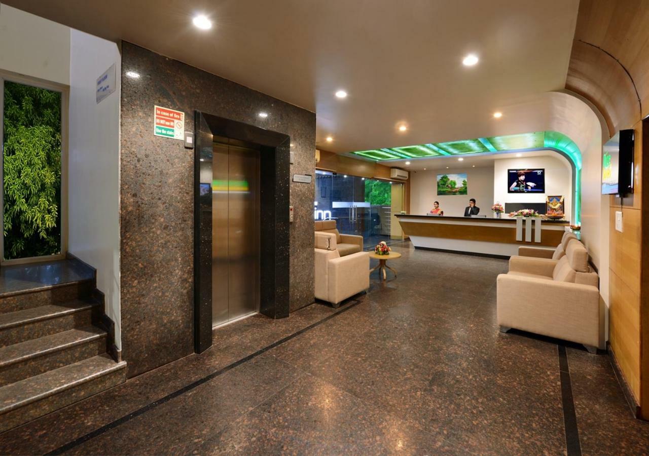 Green View Clarks Inn, Shimoga Exterior foto